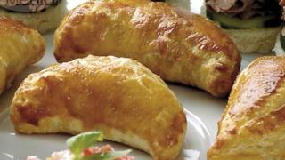 Вкусни, сочни и апетитни! Не изпускайте да пробвате тези банички с шунка и маслини