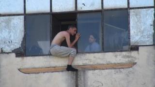 Тричасовият кошмар, който самоубиецът Даниел спретна в Шумен, завърши трагично! (СНИМКИ)