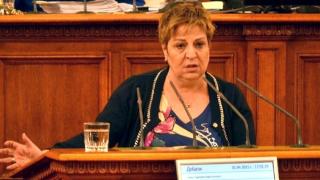 Депутатката Снежана Дукова: БСП позорно да мълчат за пенсионните фондове – източиха ги през 90-а с червените куфарчета