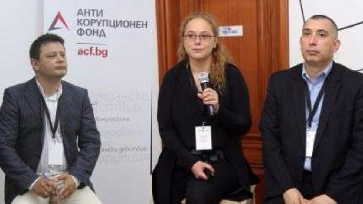 Усвоилите 900 000 от грантове в паника, дават пресконференция за приятелски медии
