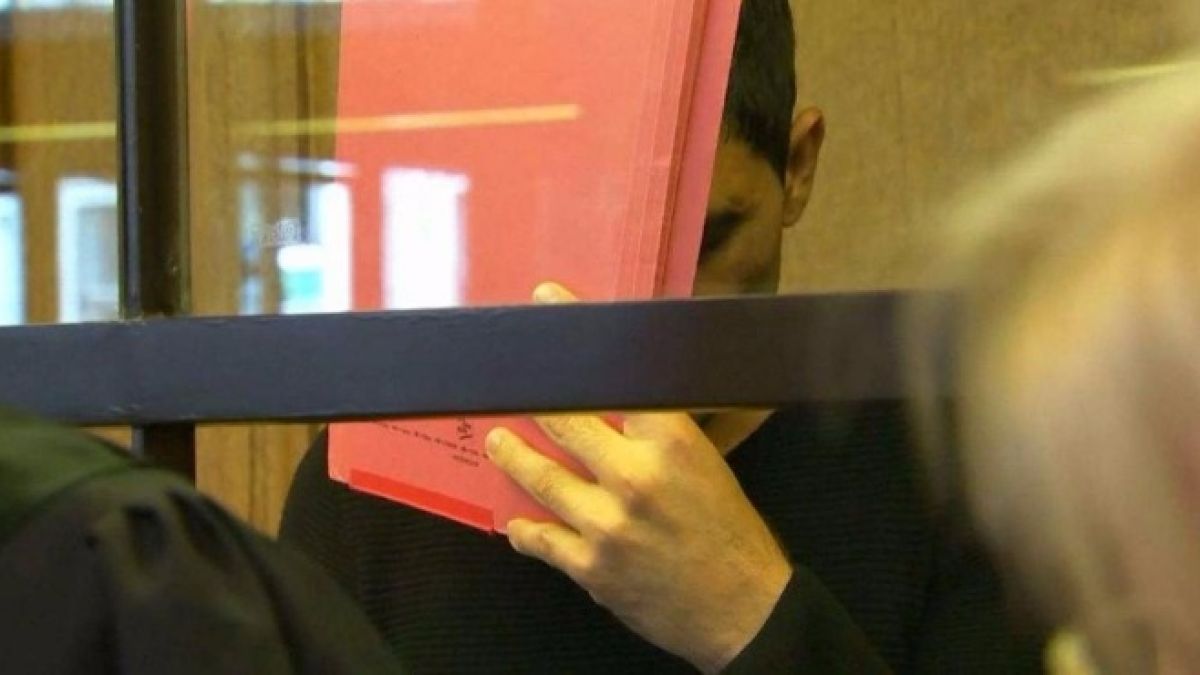 Прекъснаха в първия ден делото срещу изверга Светослав, изритал германка в метрото (ВИДЕО)