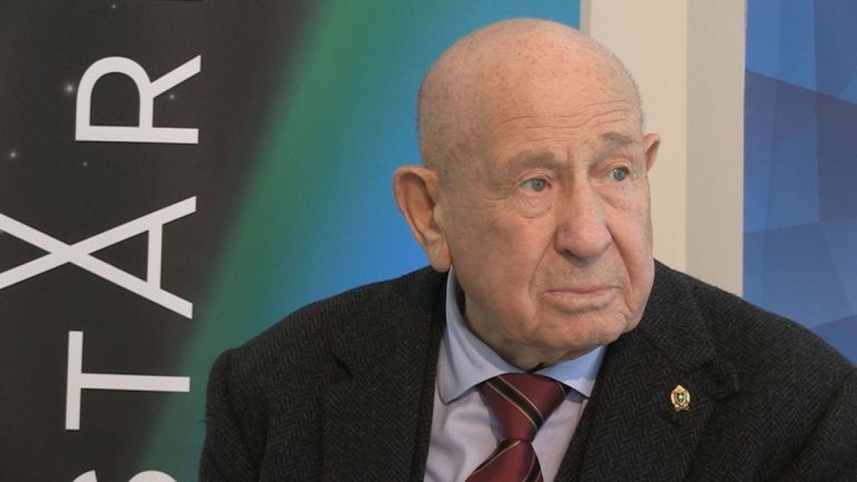 Космонавтът Алексей Леонов с фантастично твърдение: Звездите имат човешки глас