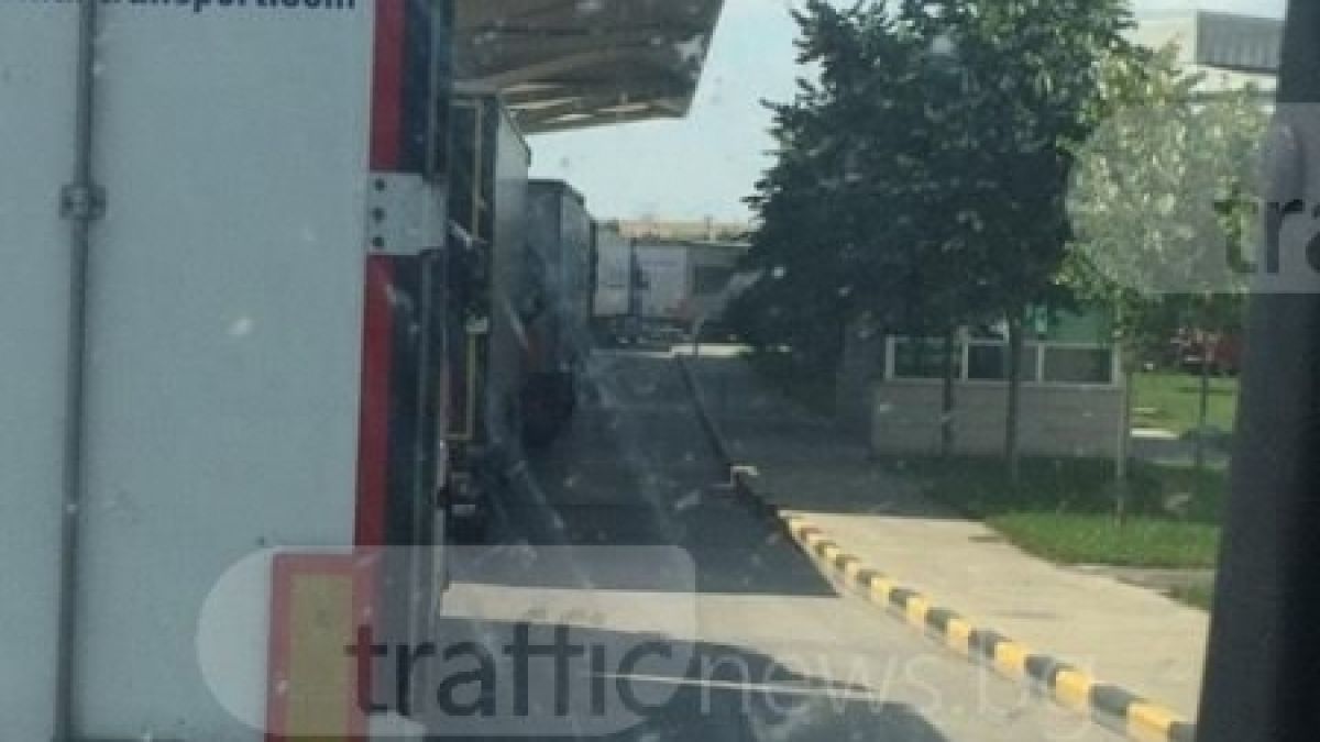 Трети ден пловдивски шофьор не може да влезе в България, опашките по границата с Турция са километрични (СНИМКИ)