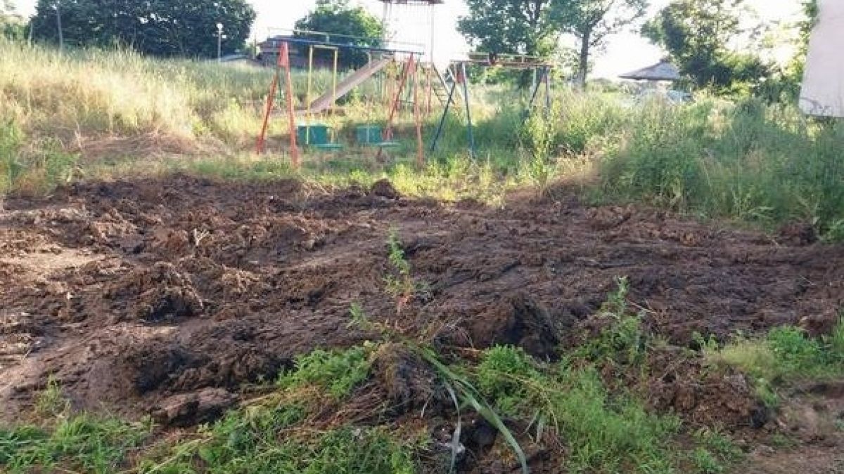 Бургазлии пропищяха: Децата ни се разхождат сред змии, колите ни пропадат в кратери (СНИМКИ)