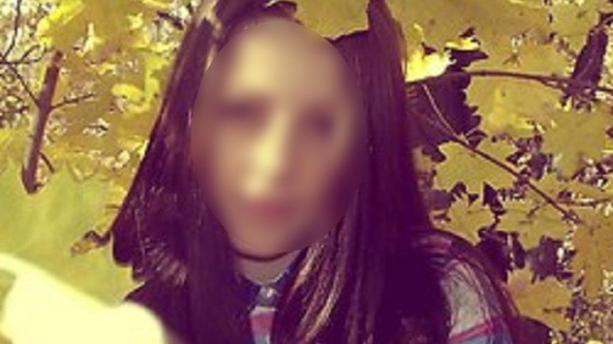 22-годишно момиче и приятелят ѝ станаха жертва на бурен секс на задната седалка на "Нива" 