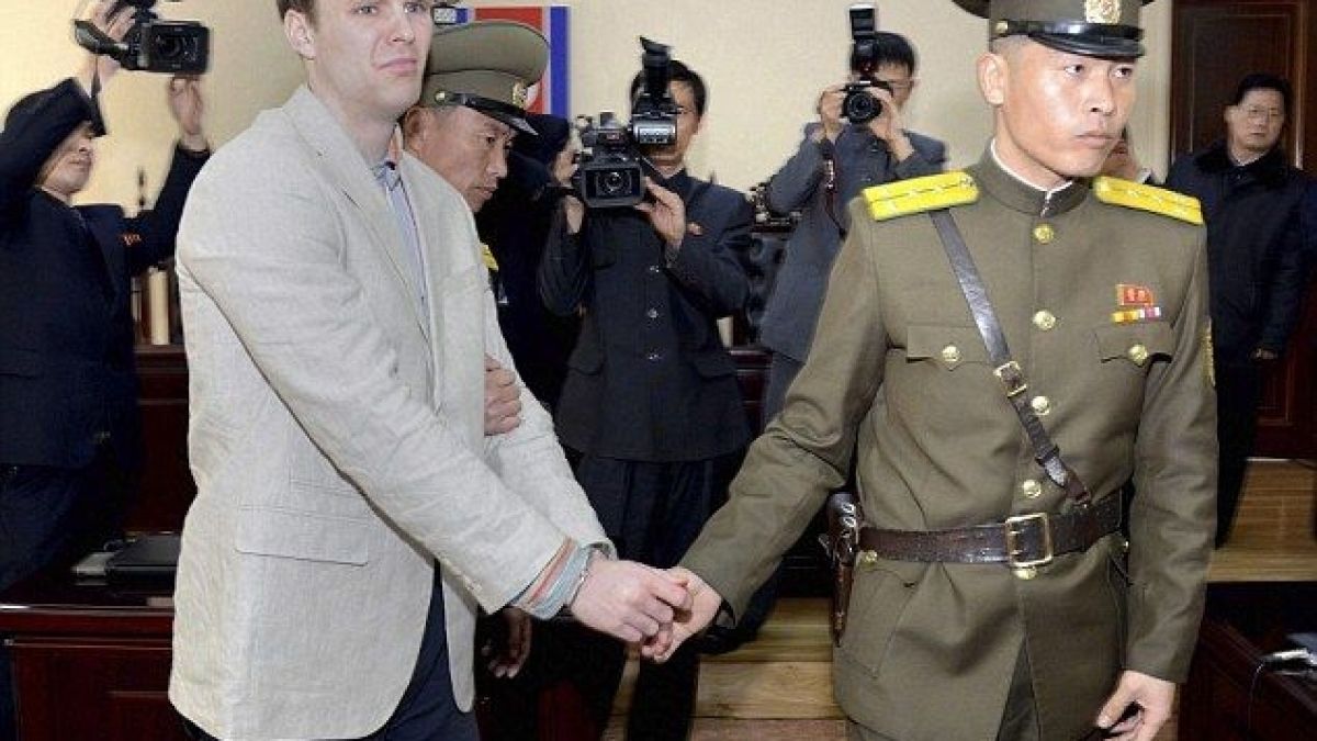 Почина американския студент, който бе освободен в кома от Северна Корея