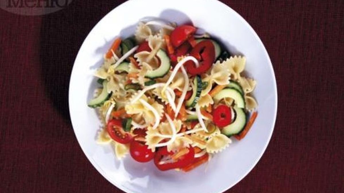 Нестандартно предложение за лятото! Ще се влюбите във вкуса на тази салата с паста