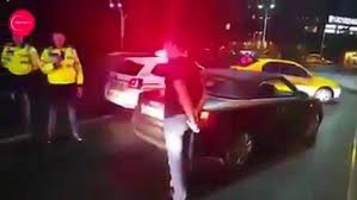 Пиян скочи на полицай, но после за него стана страшно (ВИДЕО)