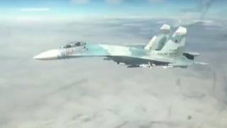Нов инфарктен екшън над Балтика: Натовски изтребител F-16 се прокрадна до самолета на Шойгу, руски Су-27 го пресрещна и му показа оръжията си (ВИДЕО)