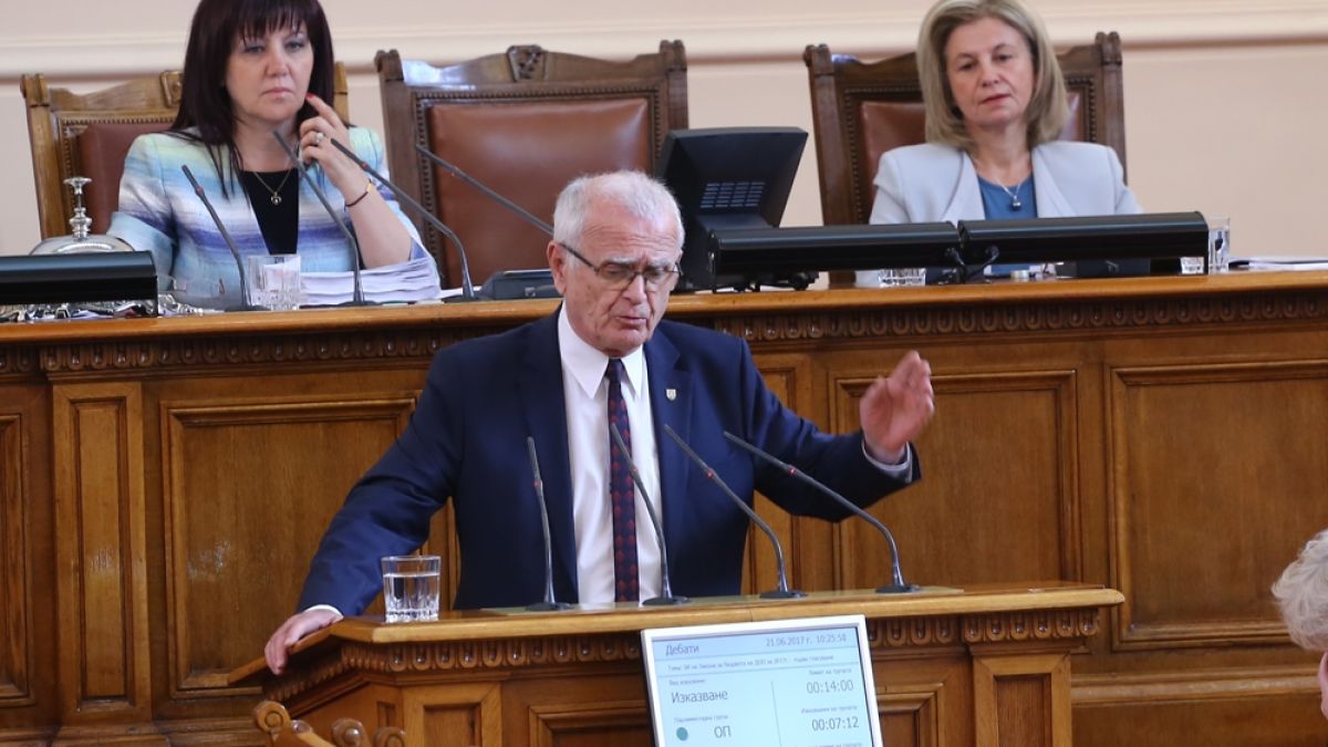 Проф. Станислав Станилов разкри цялата истина за сълзите си в пленарна зала и направи емоционална изповед