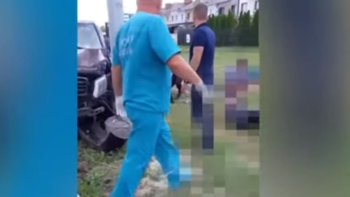 Жена се возеше с мъжа си в джип, изведнъж хвана нож и стана страшно (ВИДЕО)