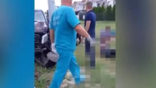 Жена се возеше с мъжа си в джип, изведнъж хвана нож и стана страшно (ВИДЕО)