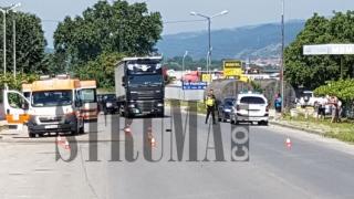 Първи СНИМКИ от страшна трагедия край Петрич! Джип зави наляво и труповете на двама мотористи останаха на пътя