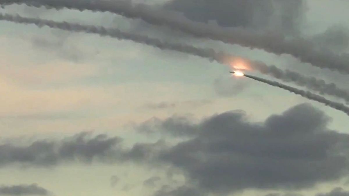 Руското МО обяви какво са поразили ракетите, изстреляни от кораби и подводница в Средиземно море (ВИДЕО)