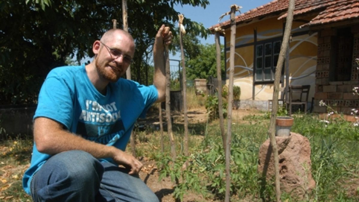Млад германец избяга от невъзможния живот в родината си и се засели в най-бедното село в България и Европа (СНИМКИ)