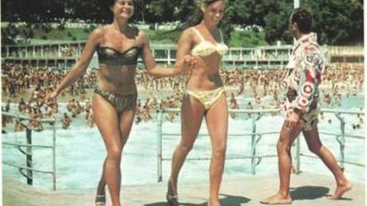 Спомени от соца: Стройни бедра на миски от 1968 г. и девствени кътчета край морето (СНИМКИ)