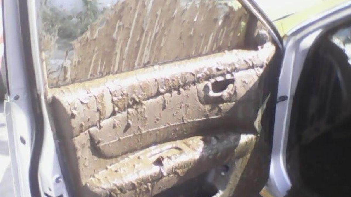 Само в БЛИЦ! Жълтата война в Пловдив продължава! Шофьорите се заливат с кофи с човешки фекалии (СНИМКИ)