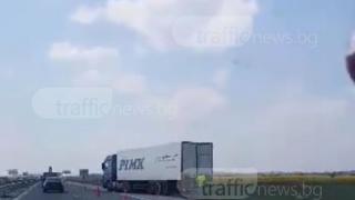 Брутална катастрофа в аварийната лента на "Тракия" (ВИДЕО)  