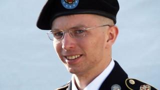 Челси Манинг се появи за пръв път на гей парад, няма да я познаете (СНИМКА)