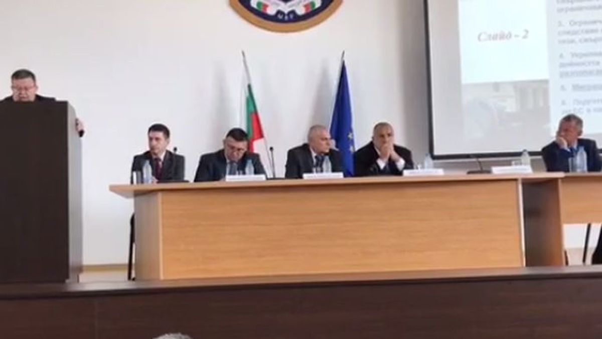 Първо в БЛИЦ! Борисов се пусна НА ЖИВО от съвещанието на ръководството на МВР, Цацаров обяви за разкрито тежко престъпление 
