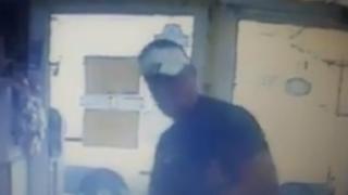 Черно на бяло! Ето как нагъл обирджия ошушква чуждестранен турист в Поморие (ВИДЕО)