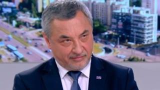 Нервите на Симеонов не издържаха - закани се на Божо Кравата и направи на пух и прах фирканите туристи в Слънчев бряг!
