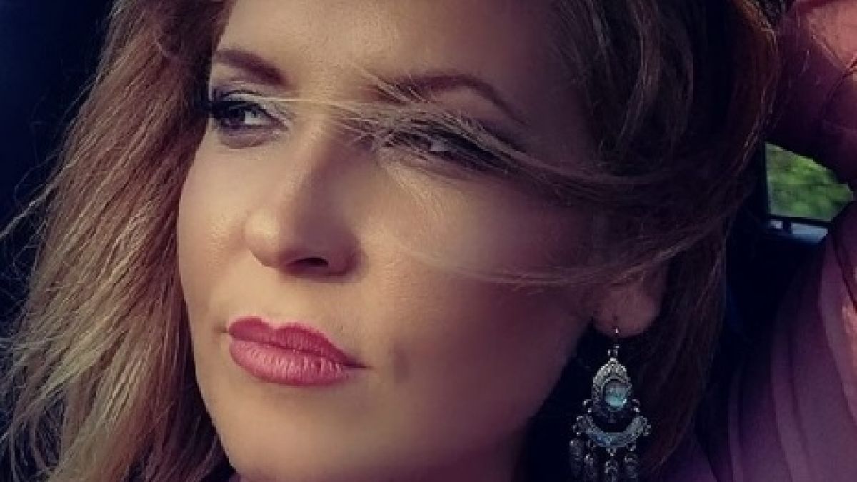 Грозна тайна от миналото принудила майката на Виола, зверски убита от Стефан, да напусне Лом