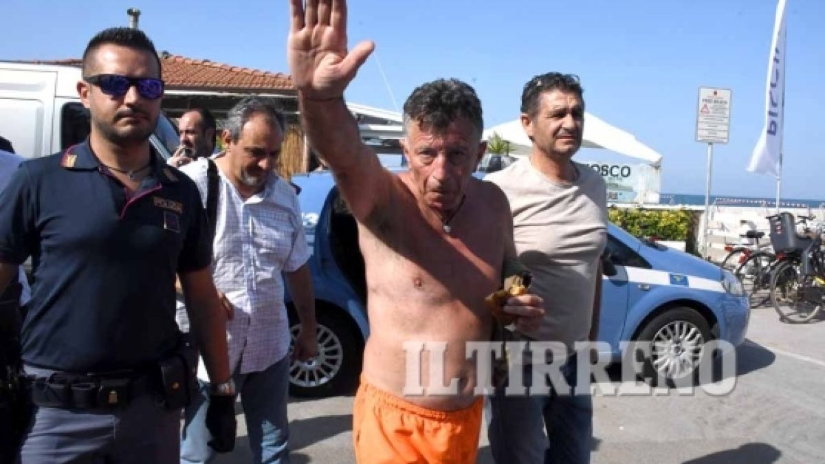 Въоръжен с мачете мъж нападна младежи в Италия