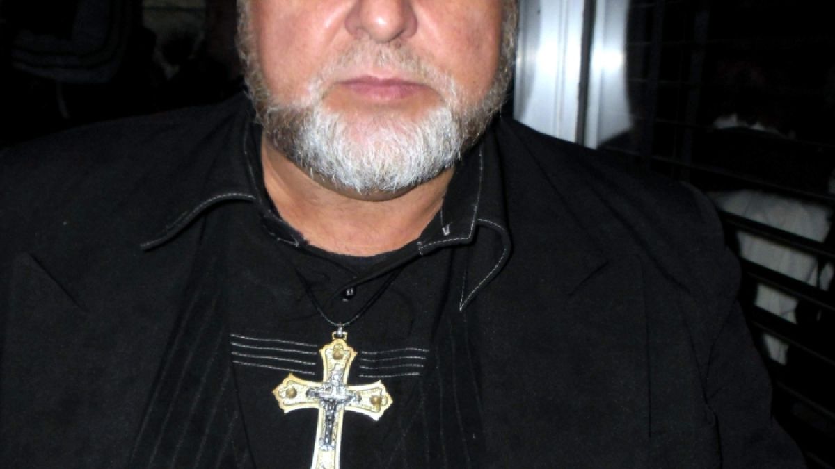 Ексклузивно и само в БЛИЦ! Внукът на "художника на мутрите" Папа Жан сред ранените деца при мелето с роми в Асеновград, творецът се закани да...