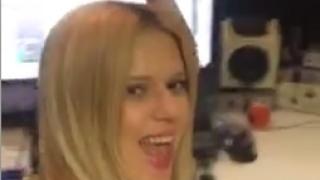 Първо в БЛИЦ! Бившата, и доста бременна, певица на Слави показа интересно ВИДЕО