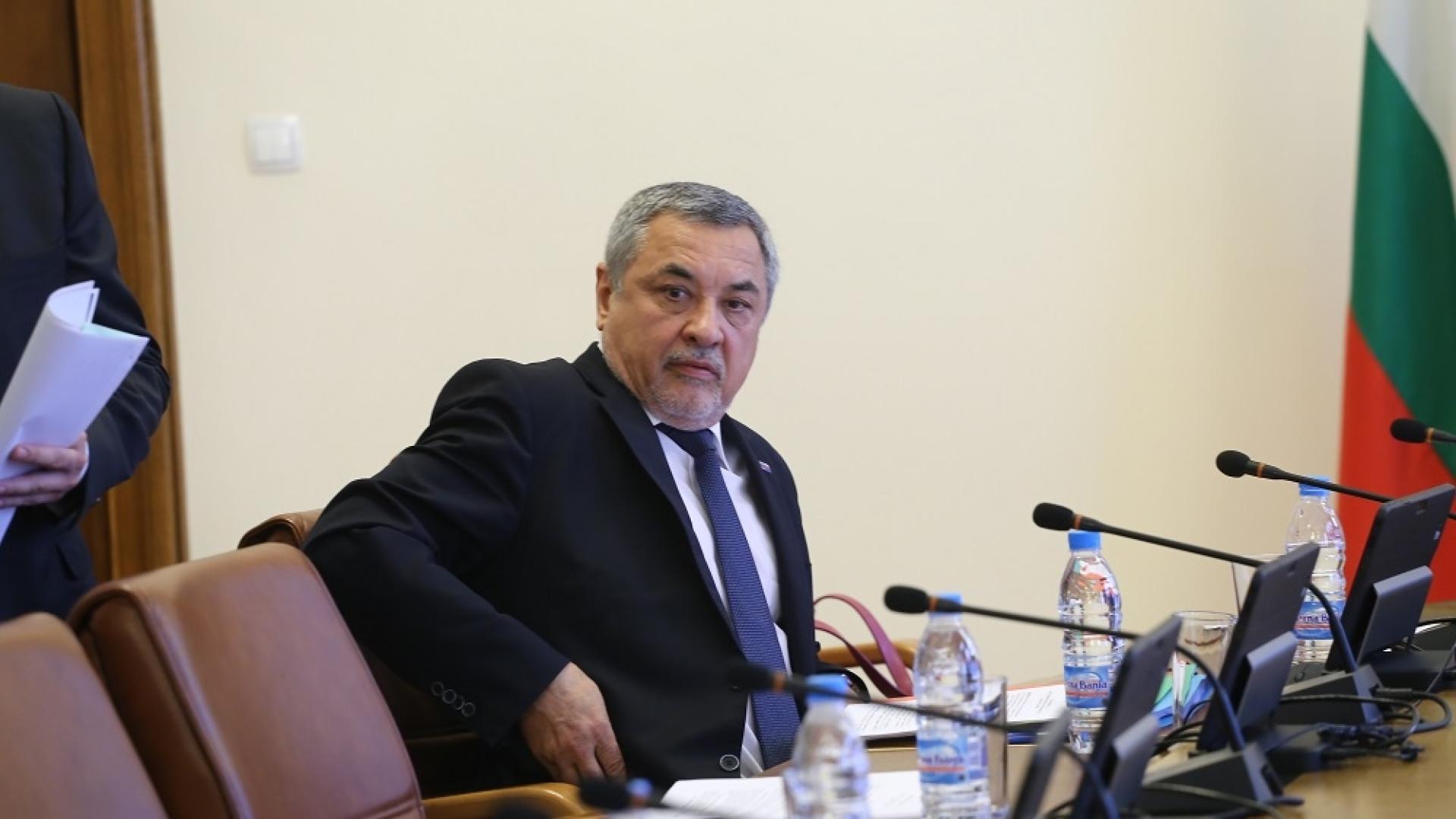 Вицепремиерът Симеонов съобщи важна новина, засягаща етническите българи