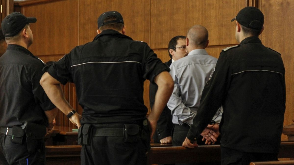 Адвокатът на бруталния убиец Стефан разкри нови детайли около екзекуцията на Виола и отправи молба към...
