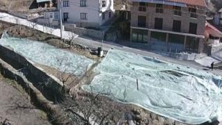 Свлачище заплашва да откъсне родопско село от света