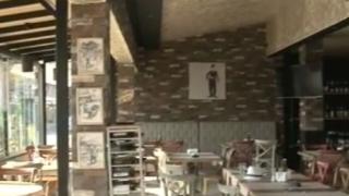Събарят на части ресторанта, в който стреляха по Митьо Очите, собственикът обвинява общината в произвол