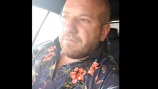 Ще стане ли страшно? Ловецът на бежанци Динко пътува към Асеновград - закани се с бой и еб*не (ВИДЕО 18+)