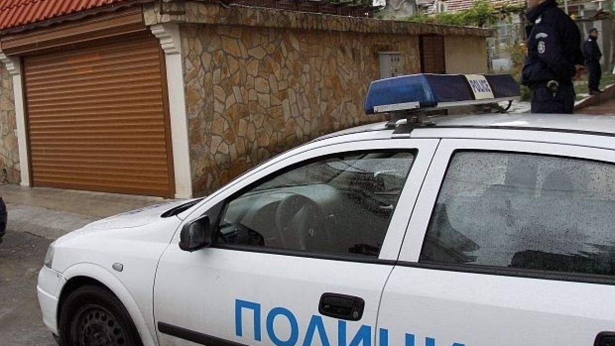 Сводникът, пребил брутално проститутката си, не издържа на напрежението и се хвърли през терасата на хотел под полицейска обсада