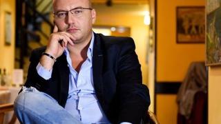 Шеф Манчев влюбен до уши! Разкри неподозирани неща за новата си СНИМКА