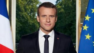 Публично се изгавриха с френския президент! Хумористични колажи плъзнаха из интернет! (СНИМКИ)