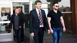 Ексклузивно в БЛИЦ! Подставен касиер зарежда с пачки господаря си Цветан Василев в Белград!