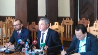 Симеонов изригна заради етническото напрежение в Асеновград и бургаската мутра, вееща българското знаме