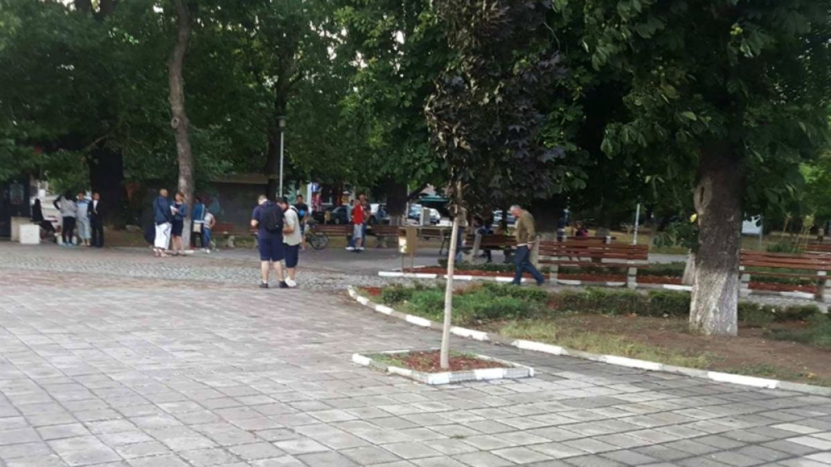 Затишие пред буря? Шепа асеновградчани се събраха на поредния протест (СНИМКИ)