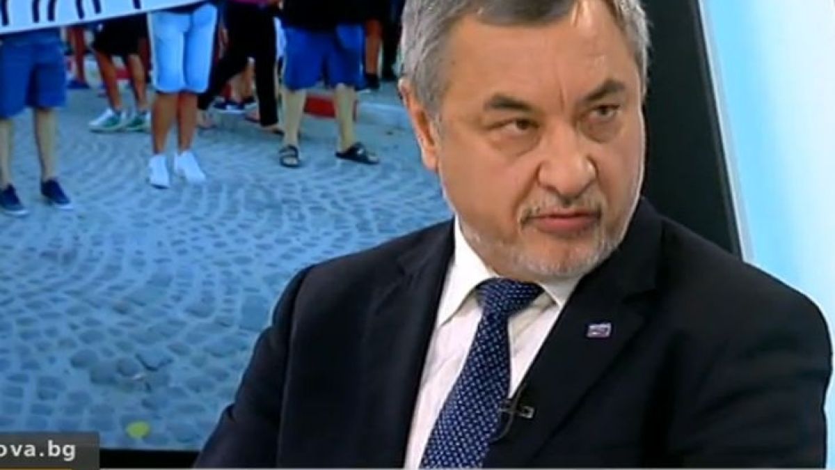 Валери Симеонов с взривяващ коментар за къпещите се в лукс джебчийски фамилии, екшъна в Асеновград и култов клуб в Слънчев бряг!