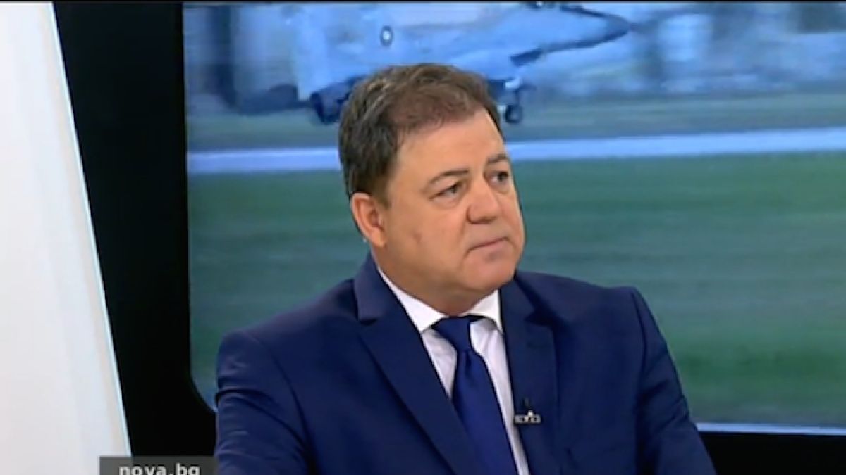 Словесна престрелка! Ненчев отговори на Радев заради "приземяването" на авиацията