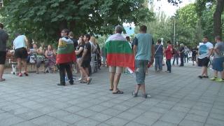 Протестите в Асеновград продължават с пълна сила, първите ромски коптори падат до дни