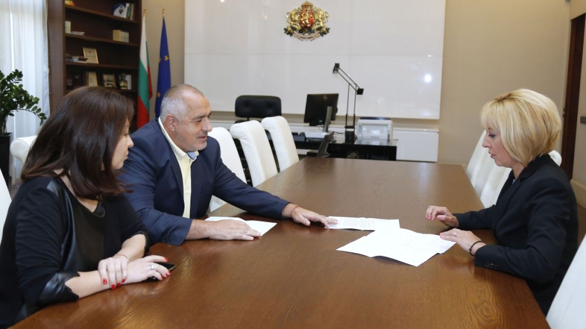 Манолова отиде на крака при премиера, Борисов й обеща да ... 