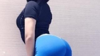 Китайката с най-яката дупара се отказа от впитите дрехи! Притеснява се, че... (СНИМКИ)
