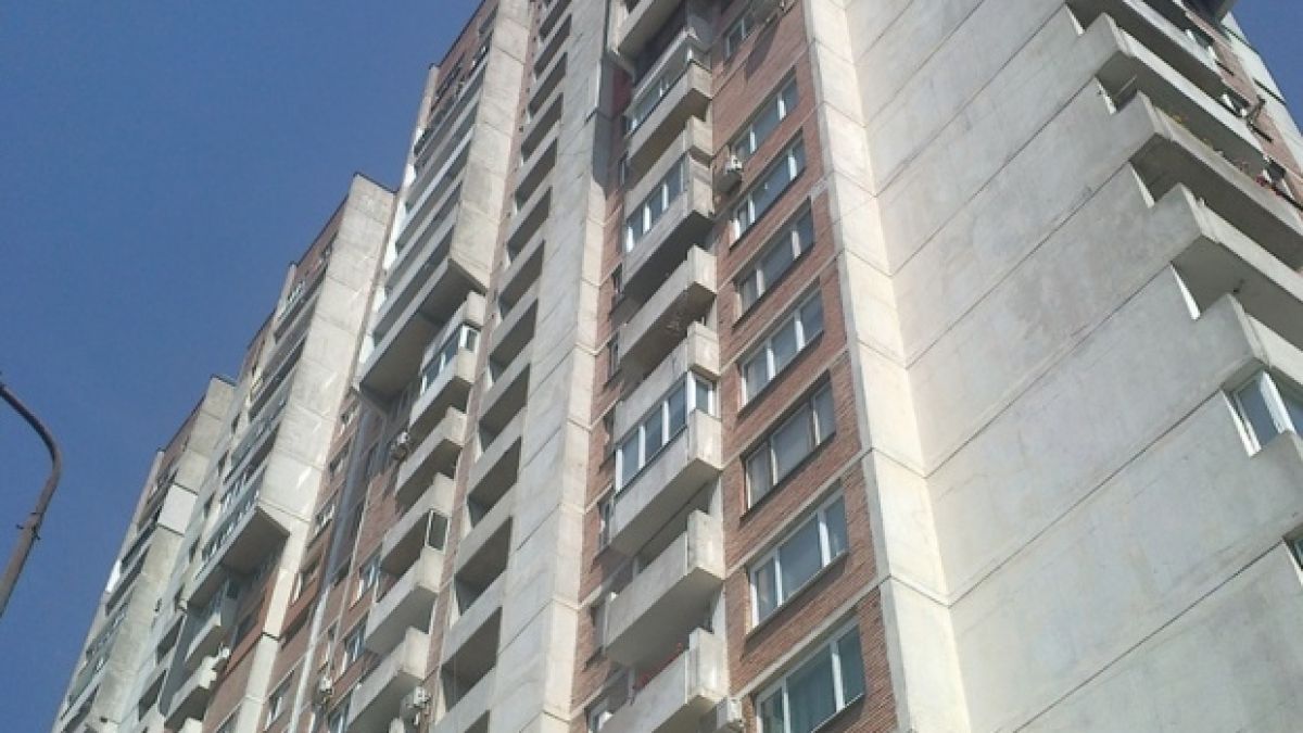 Драма във Велико Търново: Изплашен Ромео полетя фатално от балкона след бурна нощ с омъжената си изгора 