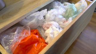 Такава бъркотия беше в шкафа с торбичките, че вече не го и отварях! С този трик се отървах от хаоса! (СНИМКИ)