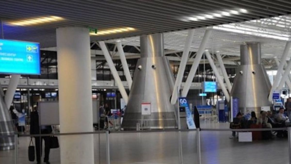 Стотици пътници на "България ер" са блокирани на Летище София 