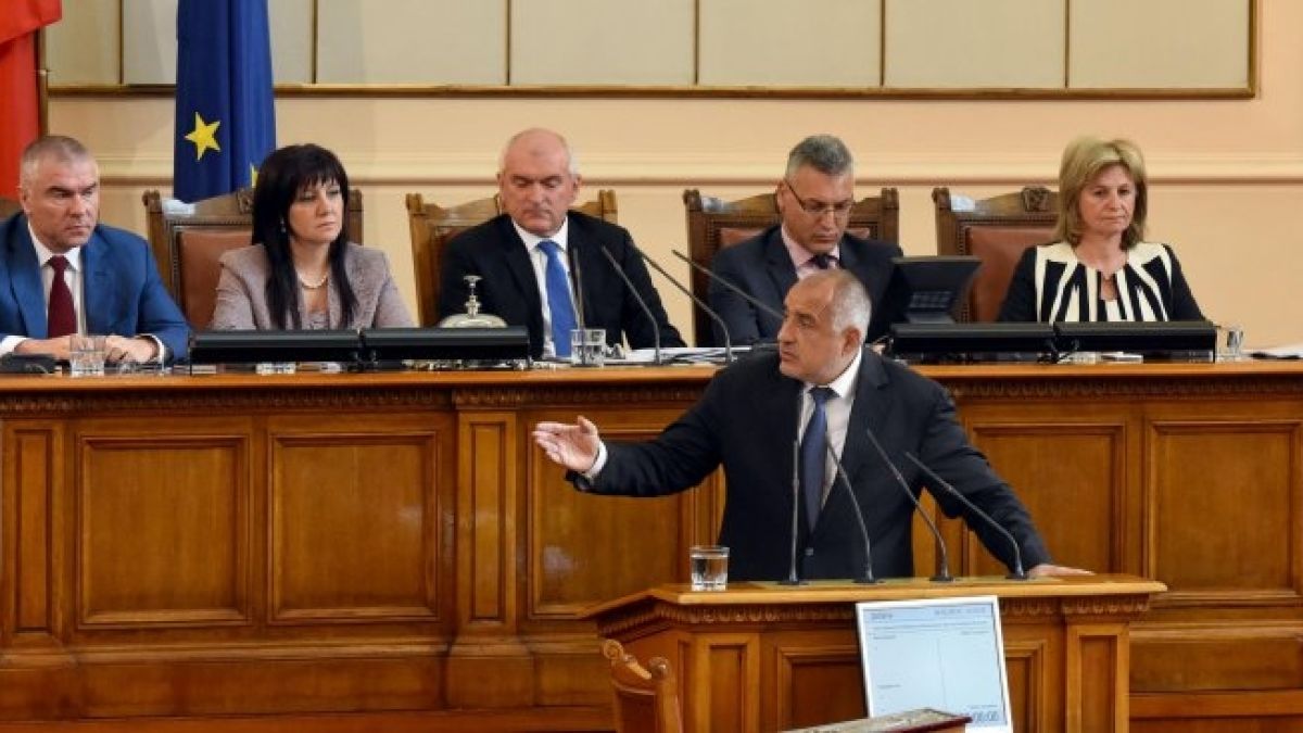 Бойко в парламента днес, ще отговаря на Нинова!